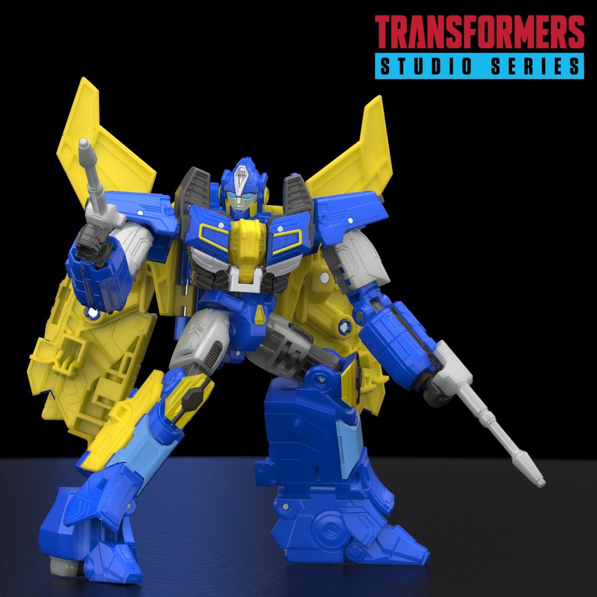 532182_G0560_TRA_GEN_STUDIO_SERIES_VOY_TFONE_SENTINEL_POSE_1