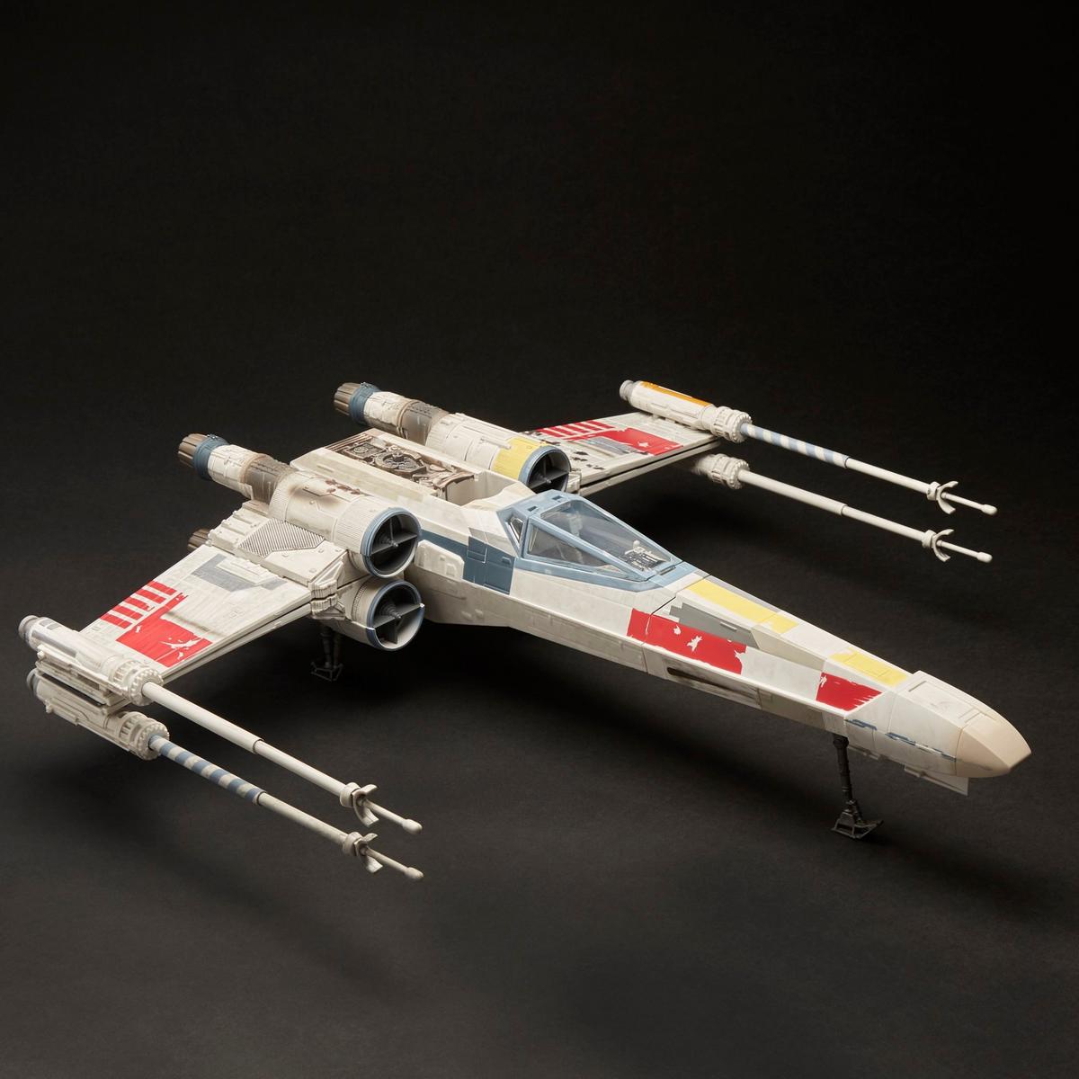 E6137_DAD_Life_F19_SW_VinLukeSkyWalkerRedXwing_0351_2000px_300DPI